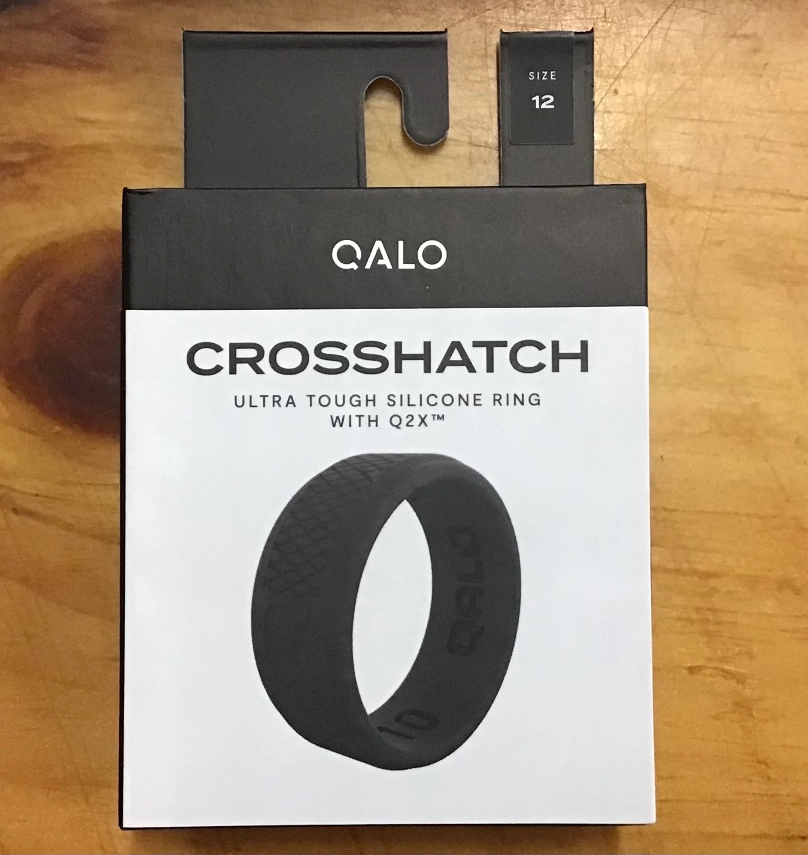 Qalo Men’s Crosshatch Wedding Ring - Image 3