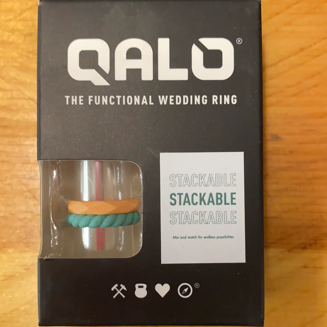 Qalo Women’s Stackable Silicone Ring - Image 2
