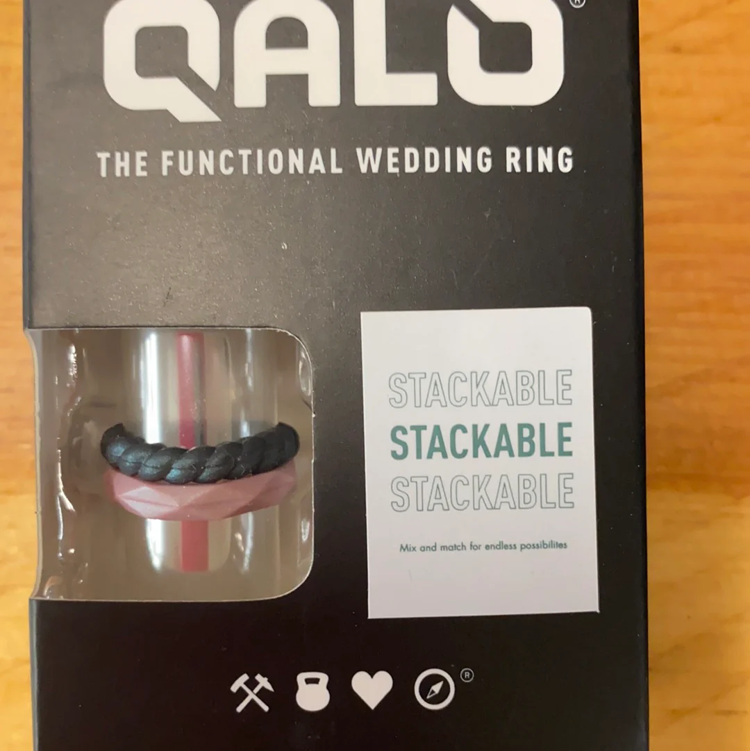 Qalo Women’s Stackable Silicone Ring - Image 3