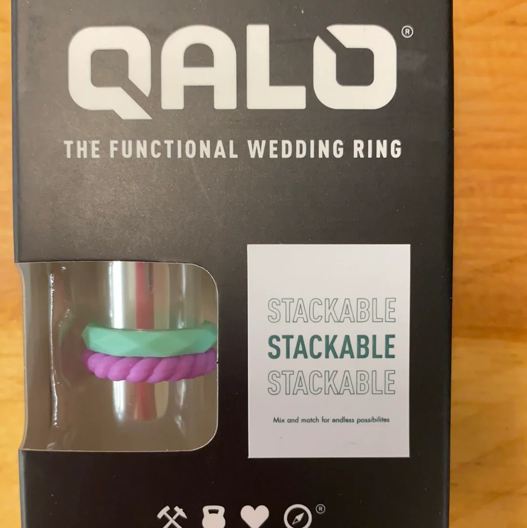 Qalo Women’s Stackable Silicone Ring - Image 5