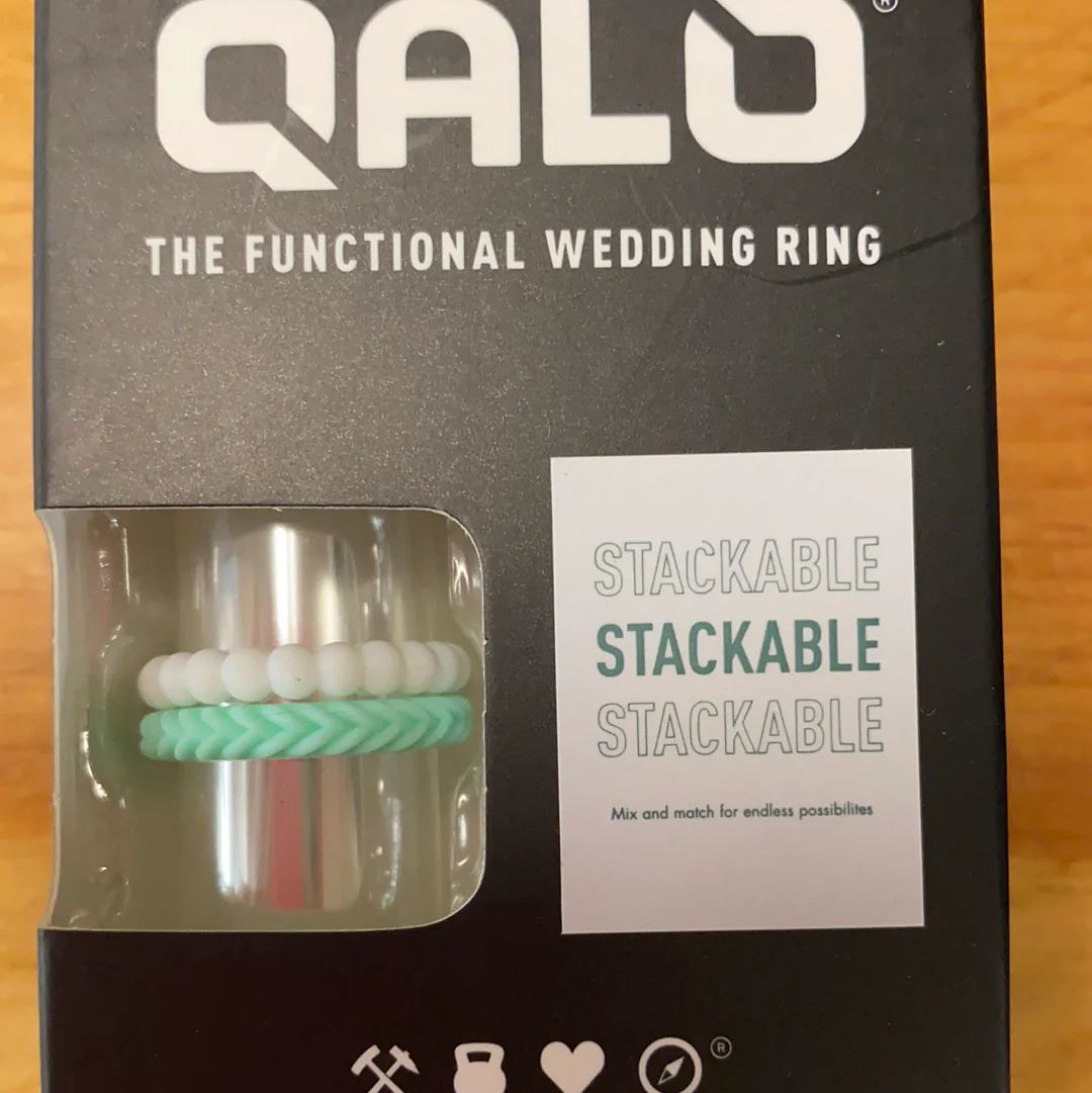 Qalo Women’s Stackable Silicone Ring - Image 6